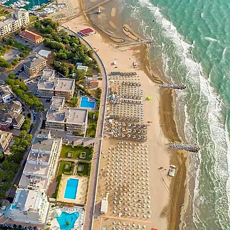 Spacious On 2 Levels With Balcony 3* Μπιμπιόνε